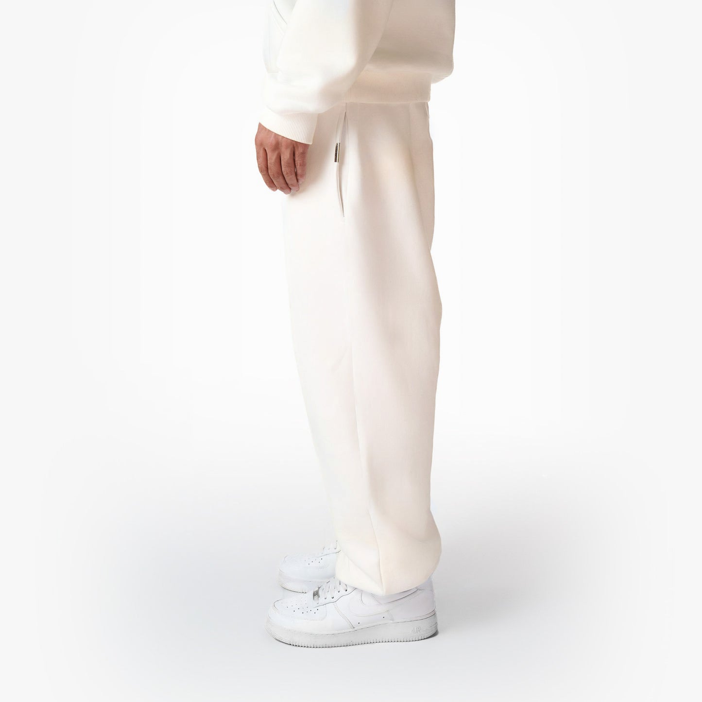 BASIC JOGGER CREAM WHITE