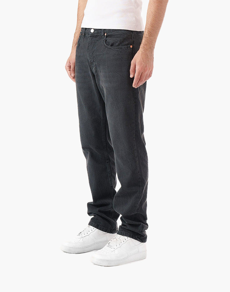 STRAIGHT FIT DENIM (BLACK) STATEMENT