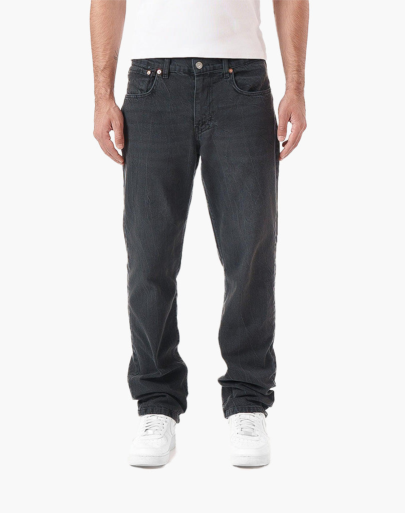 STRAIGHT FIT DENIM (BLACK) STATEMENT