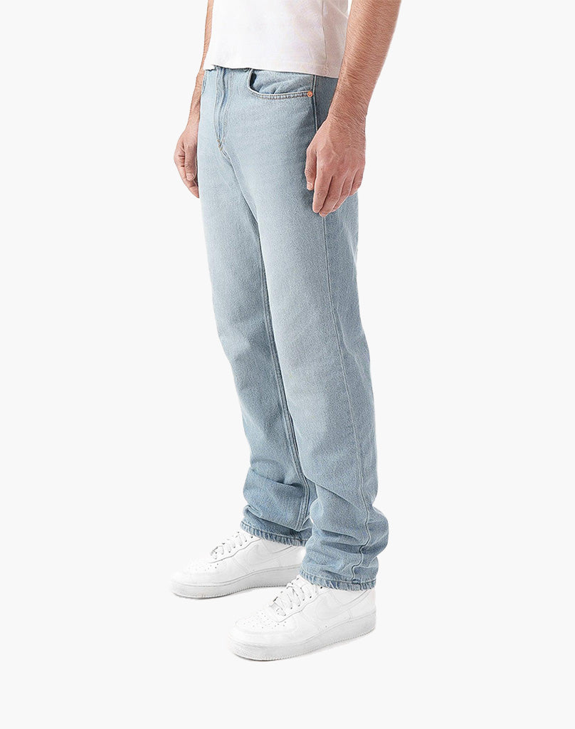 STRAIGHT FIT DENIM (LIGHT BLUE) STATEMENT