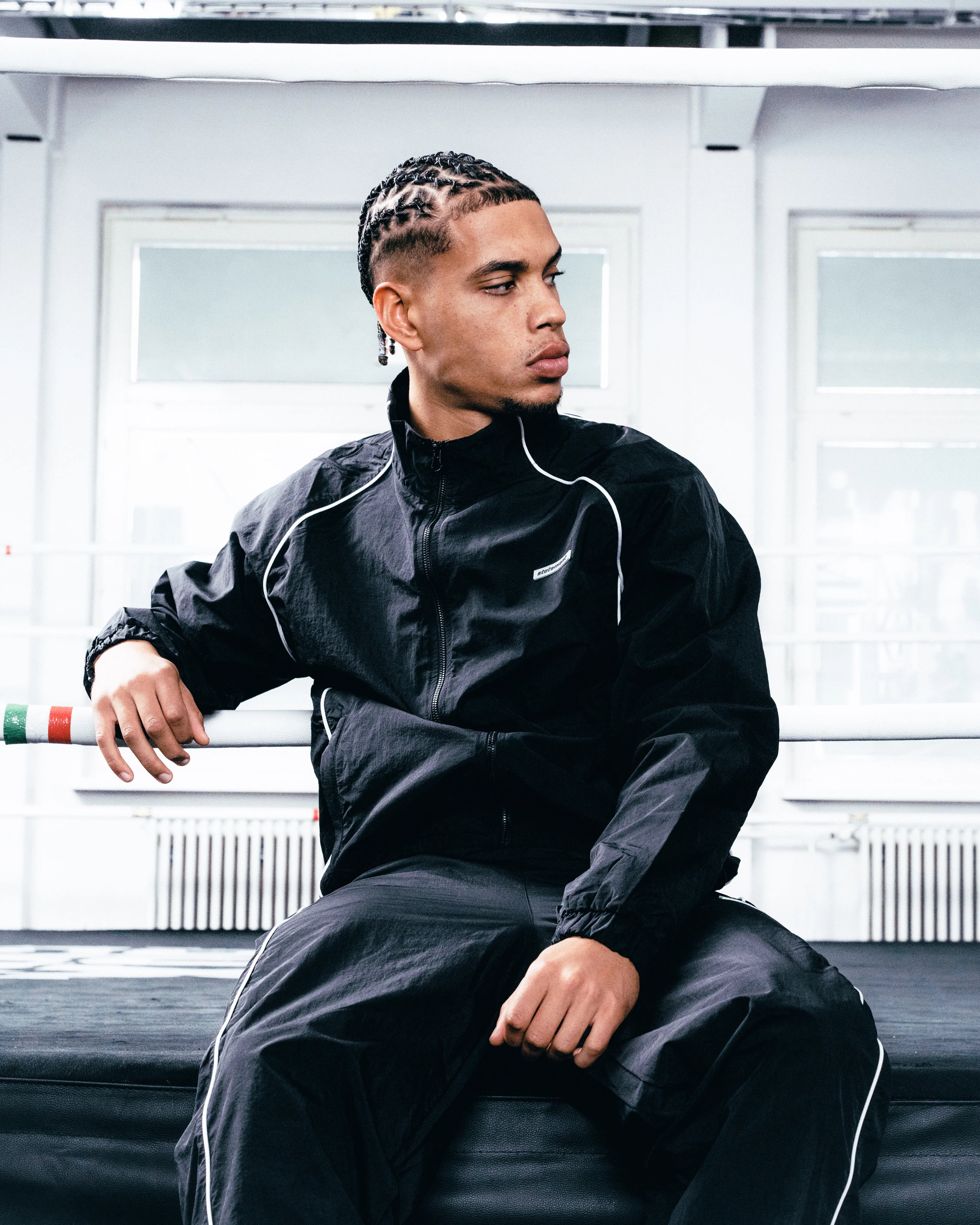 Schwarzer Tracksuit Herren Streetwear von Statement Clothing