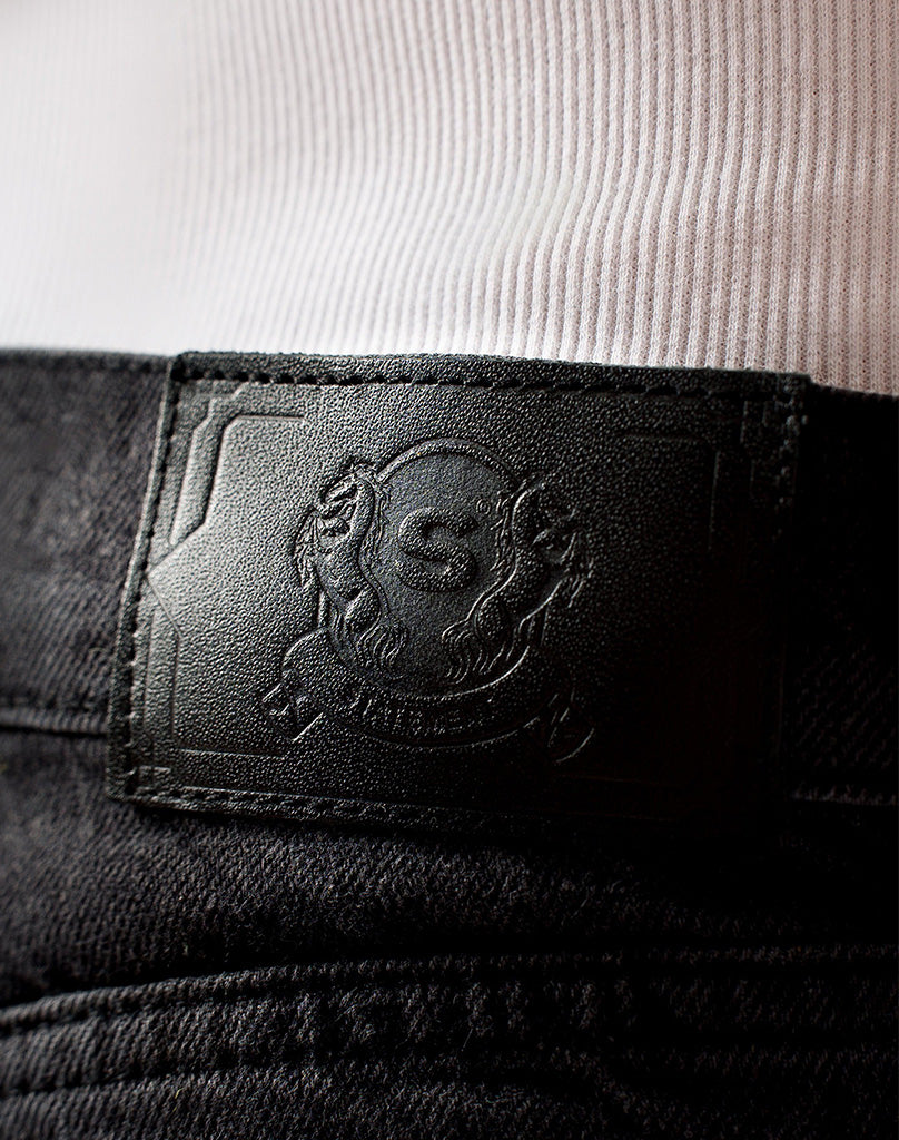 STRAIGHT FIT DENIM (BLACK) STATEMENT
